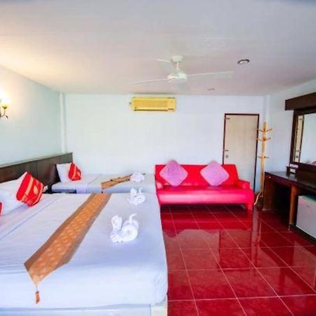 Отель Oyo 343 Wanna Marine Patong Экстерьер фото