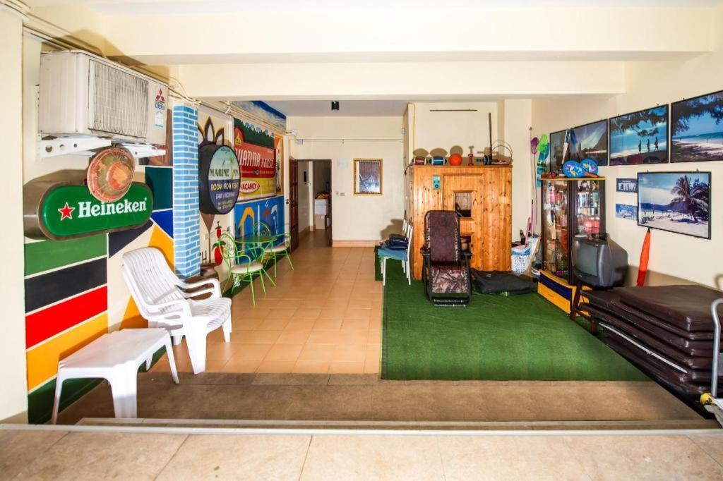 Отель Oyo 343 Wanna Marine Patong Экстерьер фото