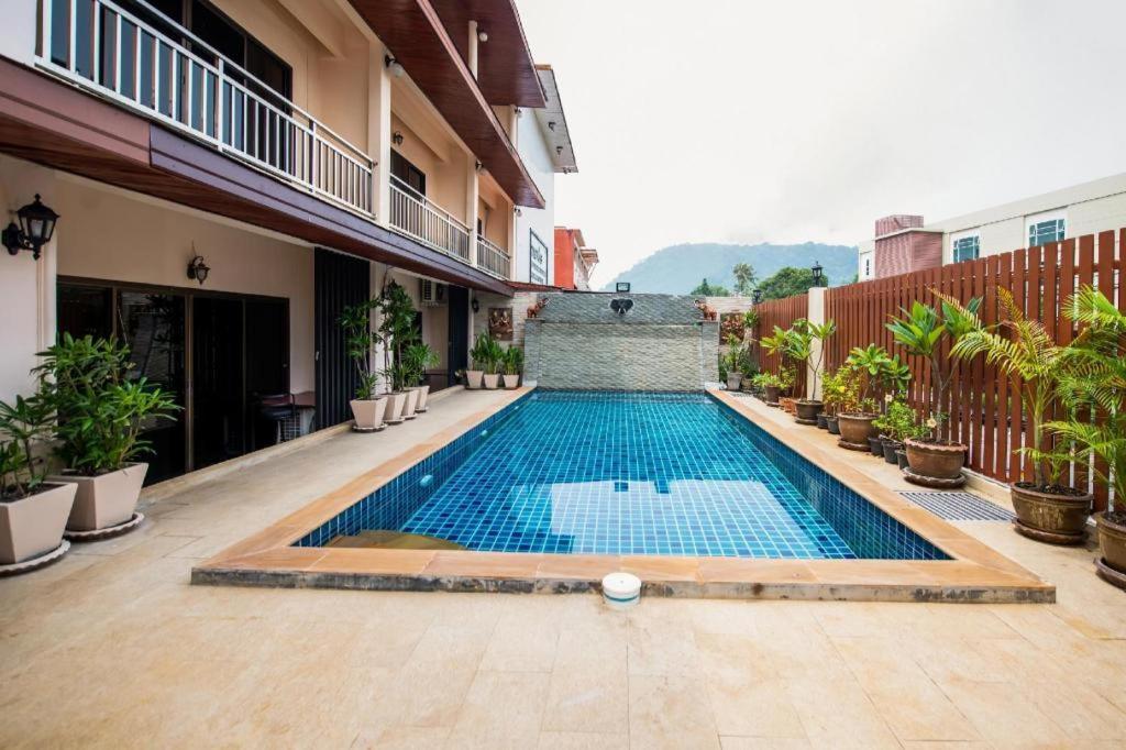 Отель Oyo 343 Wanna Marine Patong Экстерьер фото