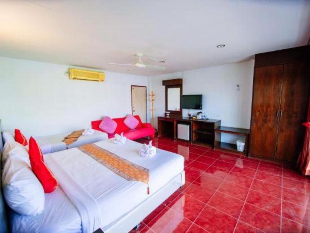 Отель Oyo 343 Wanna Marine Patong Экстерьер фото