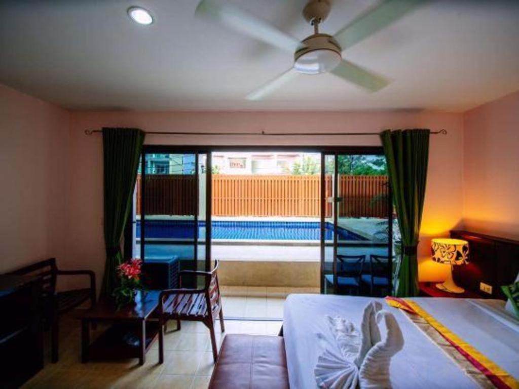 Отель Oyo 343 Wanna Marine Patong Экстерьер фото