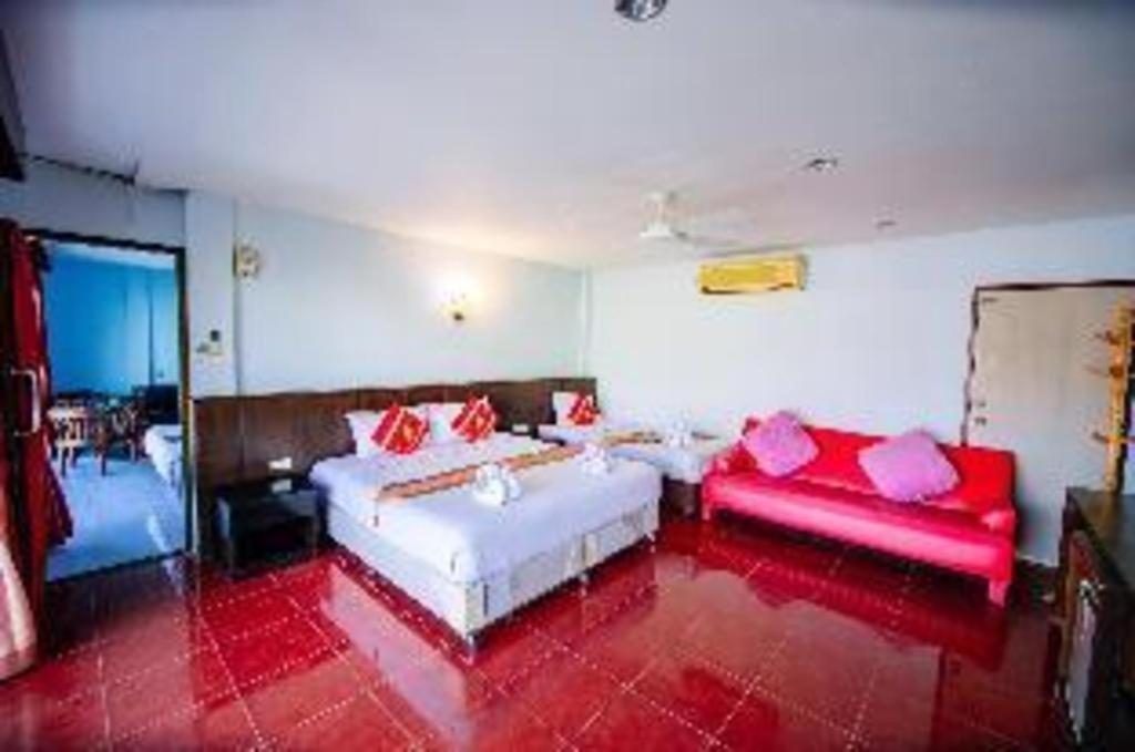 Отель Oyo 343 Wanna Marine Patong Экстерьер фото