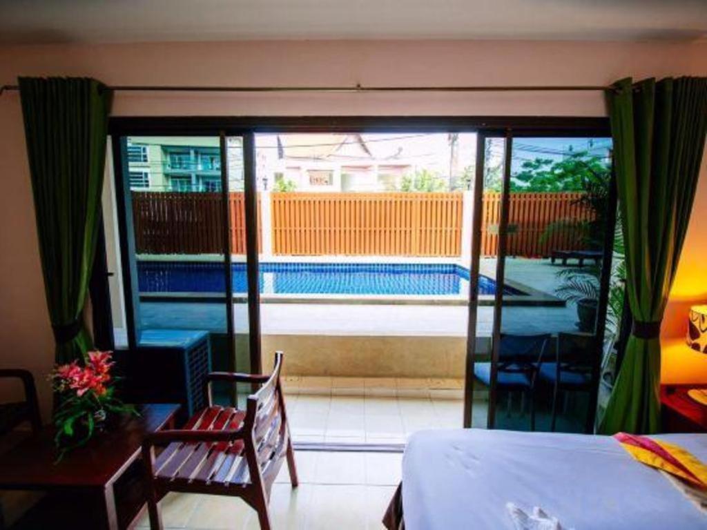 Отель Oyo 343 Wanna Marine Patong Экстерьер фото